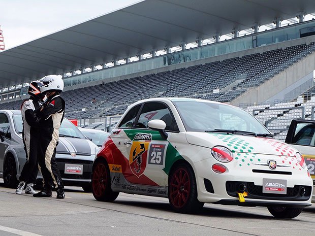 Gambar Mobil Di academy